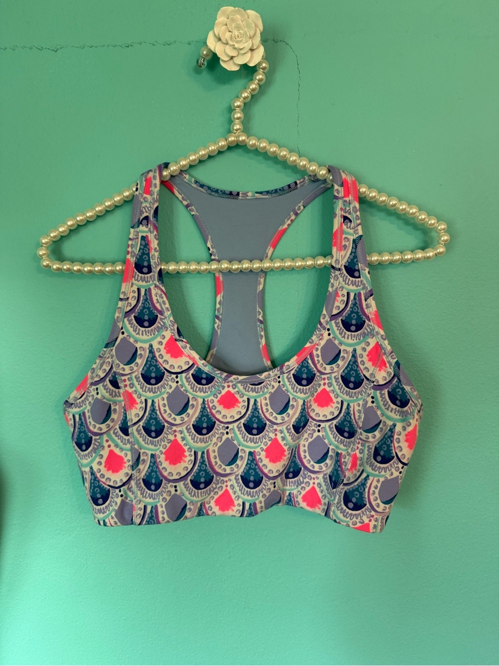 EUC Women’s Lilly Pulitzer Luxletic Teagan Sports Bra in Mermaid Scale Pattern